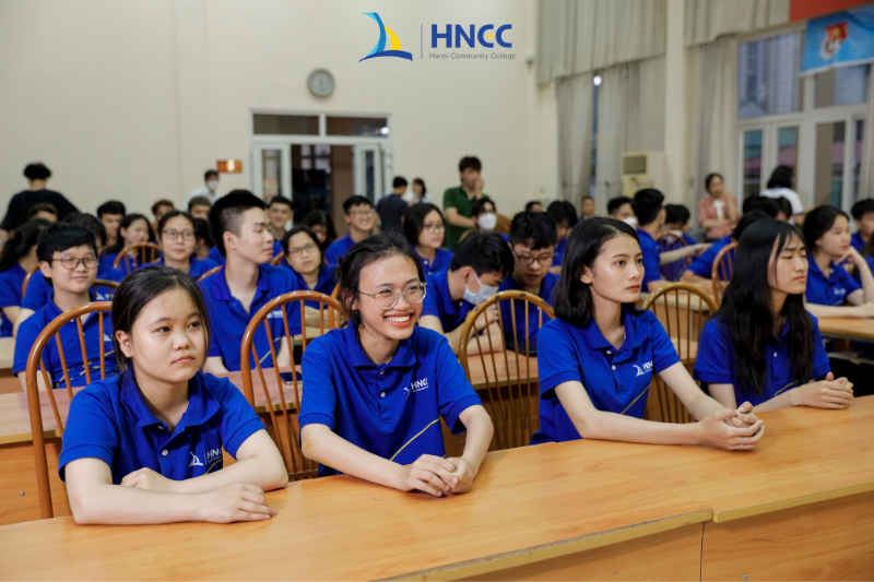 Trường dạy nghề và bổ túc văn hóa tại Hà Nội